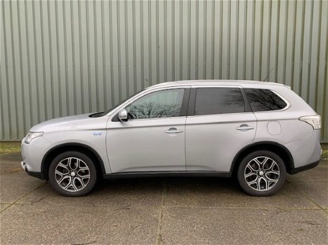 Mitsubishi Outlander - 2.0 PHEV Executive Edition X-Line TREKHAAK I NAVI + CAMERA I ORG. NL - 1