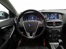 Volvo V40 - 2.0 D2 120 pk Momentum Business CLIMA I NAVI I ORG. NL