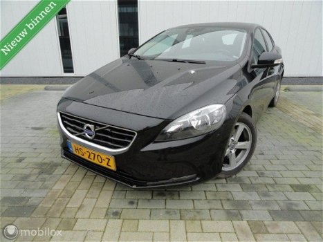 Volvo V40 - 1.6 D2 Momentum NAVI TREKHAAK - 1