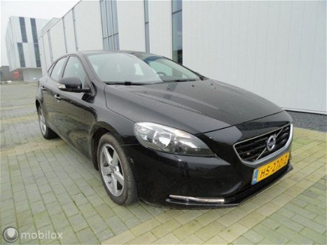 Volvo V40 - 1.6 D2 Momentum NAVI TREKHAAK - 1