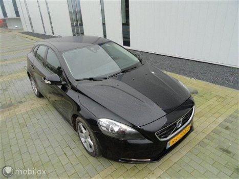 Volvo V40 - 1.6 D2 Momentum NAVI TREKHAAK - 1