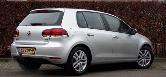 Volkswagen Golf - 1.6 TDI Highline BlueMotion - 1