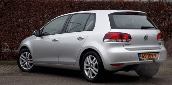 Volkswagen Golf - 1.6 TDI Highline BlueMotion - 1