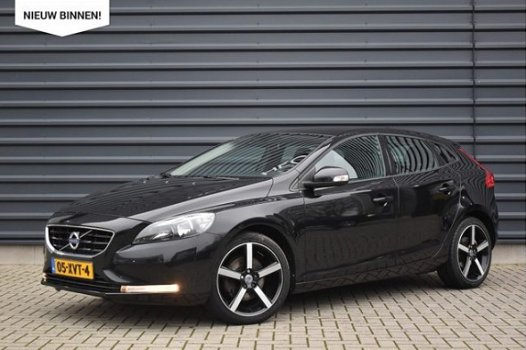 Volvo V40 - 1.6 T3 Business | Camera | Navigatie | Digitaal Dashboard - 1