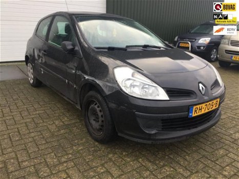 Renault Clio - 1.2-16V Authentique ( SCHADE ) - 1