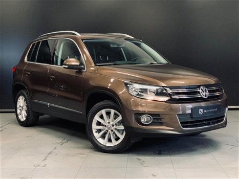 Volkswagen Tiguan - 1.4 TSI Sport&Style Apple Carplay, Navi, Cruise, Trekhaak, Private Glas - 1