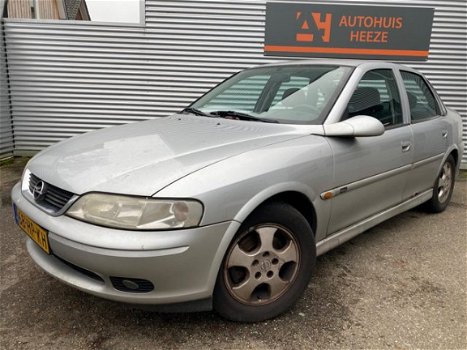 Opel Vectra - 1.6-16V Business Edition *AIRCO*APK*ELEKTR. RAMEN*STUURBEKR.*TREKHAAK - 1