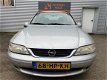 Opel Vectra - 1.6-16V Business Edition *AIRCO*APK*ELEKTR. RAMEN*STUURBEKR.*TREKHAAK - 1 - Thumbnail