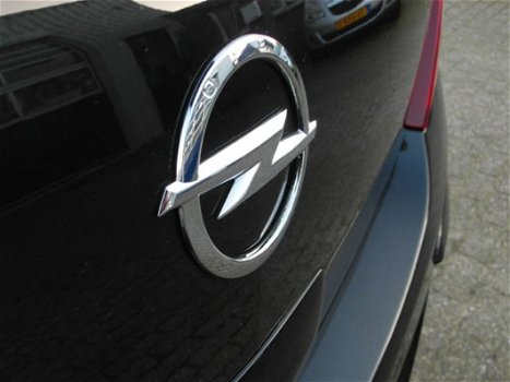 Opel Corsa - 1.4-16V Design Edition - 1