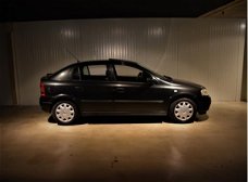 Opel Astra - 1.6-16V Club