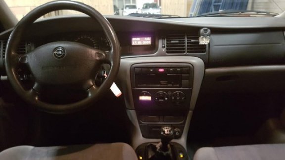 Opel Vectra - 1.6-16V Business Edition NAP 2e eigenaar Airco APK - 1