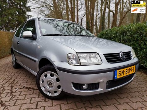 Volkswagen Polo - 1.4 | 05-2020 | Interieur erg goed onderhouden - 1