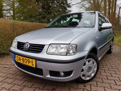 Volkswagen Polo - 1.4 | 05-2020 | Interieur erg goed onderhouden - 1