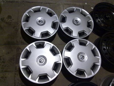 4 Stalen Velgen Nissan Tiida 15 Inch 4x114,3 Wieldoppen - 1