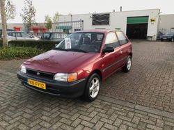 Toyota Starlet 1.3 XLI 12V E2 1995 Rood,Nap,€999.-