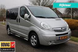 Opel Vivaro Combi - 2.5CDTI 146pk Automaat 7-pers airco/navi/trekhaak