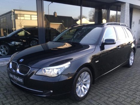 BMW 5-serie Touring - 523i Aut. Leer Navi Panorama Xenon - 1