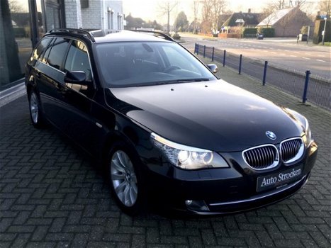 BMW 5-serie Touring - 523i Aut. Leer Navi Panorama Xenon - 1