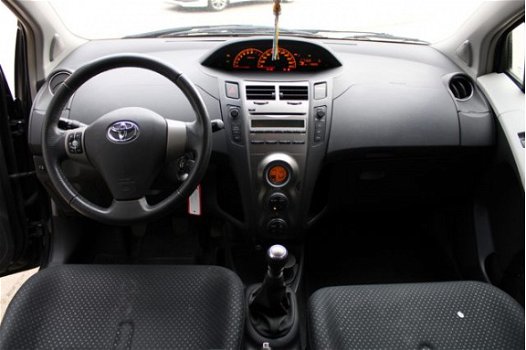 Toyota Yaris - 1.3 VVTi Aspiration , 5 DEURS , CLIMATECONTROL TR.HAAK - 1