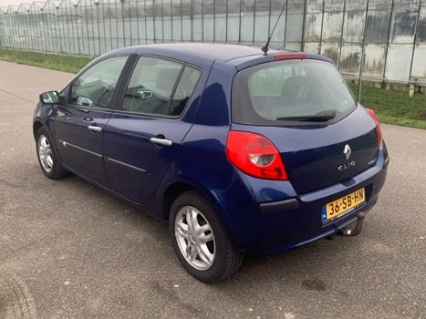 Renault Clio - 1 JAAR APK AIRCO 1.4-16V Team Spirit - 1