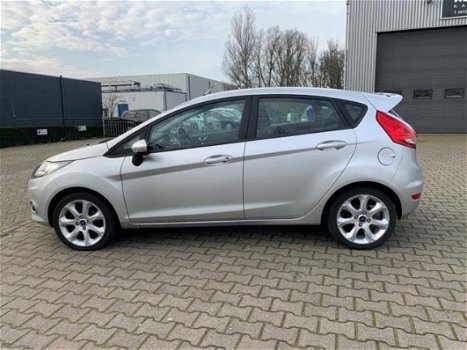 Ford Fiesta - 1.25 Ghia //2E EIGENAAR//AIRCO//STOELVERWARMING//SPRAAK BEDIENNING//STUURWIEL BEDIENIN - 1