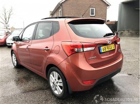 Hyundai ix20 - 1.6i 125pk i-catcher panoramadak elektr - navi - camera - leer - clima - cruise - sto - 1