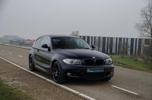 BMW 1-serie - 118i High Executive Limited Sport Edition - CARBONZWART - LEER - NAVIGATIE - 1