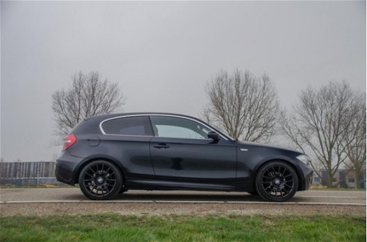 BMW 1-serie - 118i High Executive Limited Sport Edition - CARBONZWART - LEER - NAVIGATIE - 1