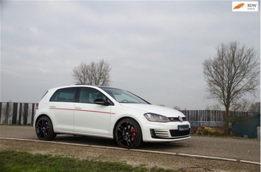 Volkswagen Golf - 2.0 TSI GTI Performance - 1