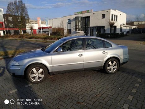 Volkswagen Passat - 2.0-20V Arctic - 1