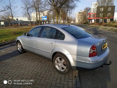 Volkswagen Passat - 2.0-20V Arctic - 1