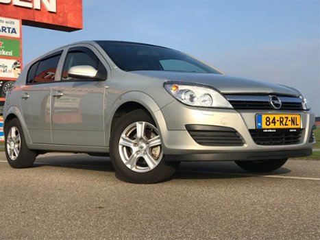 Opel Astra - 1.8 Enjoy *PDC *Navi *Mediascherm *Xenon *NAP - 1