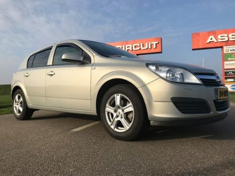 Opel Astra - 1.8 Enjoy *PDC *Navi *Mediascherm *Xenon *NAP - 1