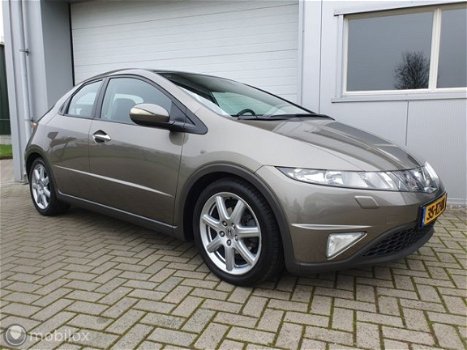 Honda Civic - 1.8 Executive zeer nette auto met Panoramadak - 1