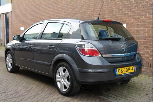 Opel Astra - 1.6 Executive / Trekhaak / Airco / Navi - 1