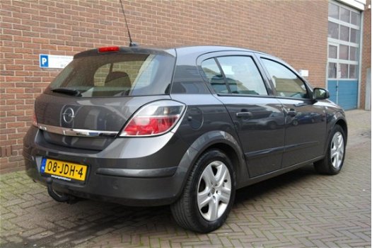 Opel Astra - 1.6 Executive / Trekhaak / Airco / Navi - 1