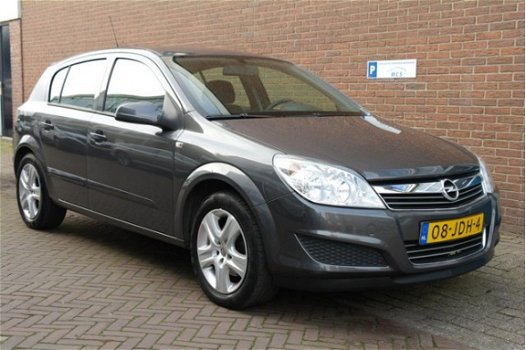 Opel Astra - 1.6 Executive / Trekhaak / Airco / Navi - 1