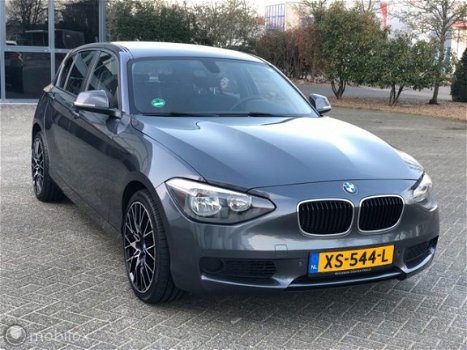 BMW 1-serie - 116i Sport Aut8 PDC/Keyless Go/Stoelv - 1