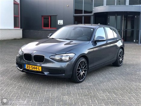 BMW 1-serie - 116i Sport Aut8 PDC/Keyless Go/Stoelv - 1