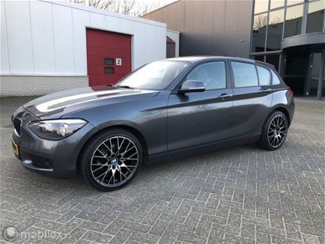 BMW 1-serie - 116i Sport Aut8 PDC/Keyless Go/Stoelv - 1