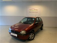 Opel Corsa - 1.4 automaat, weinig km