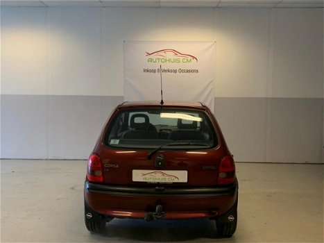 Opel Corsa - 1.4 automaat, weinig km - 1