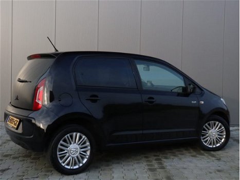 Volkswagen Up! - 1.0 high up! BlueMotion / Navigatie / Stoelverwarming / Airco - 1