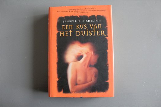 Een Kus Van Het Duister - 1