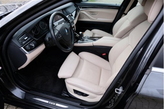 BMW 5-serie - 525d High Executive Aut. Leder/Xenon/Navi/Sportstoel/Enz - 1