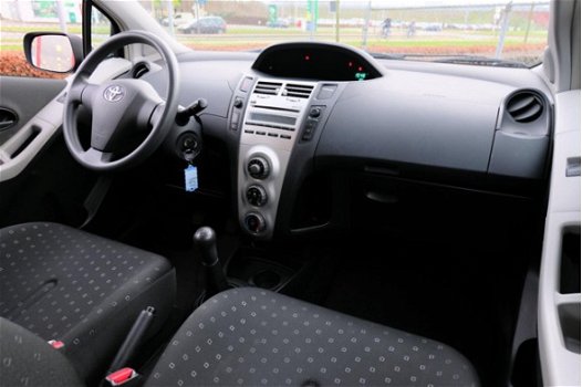 Toyota Yaris - 1.3 VVTi Sol 5-Deurs Airco - 1