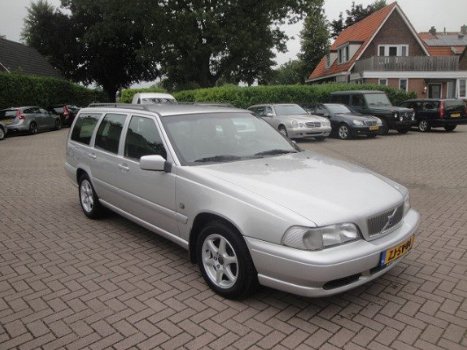 Volvo V70 - 2.5 D Comfort alle onderhoud gehad+d.riem nieuw - 1