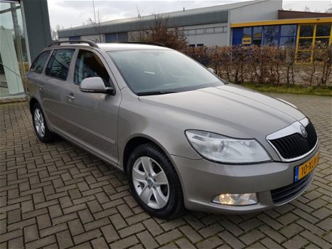 Skoda Octavia Combi - Navigatie / Trekhaak / Stoelverwarming 1.4 TSI Greentech Ambition Business Lin - 1