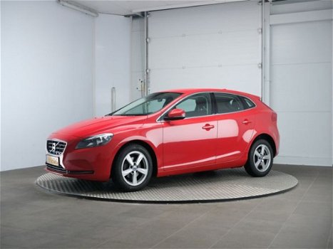 Volvo V40 - 2.0 D2 Momentum Business | LMV | NAVI | PDC | CRUISE | KOMT BINNEN | - 1