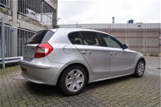 BMW 1-serie - 116i High Executive motor kapot